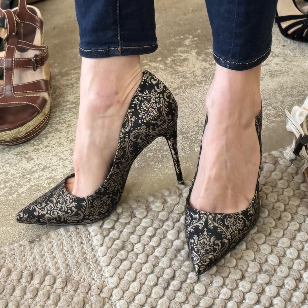 Black and gold brocade stiletto pumps